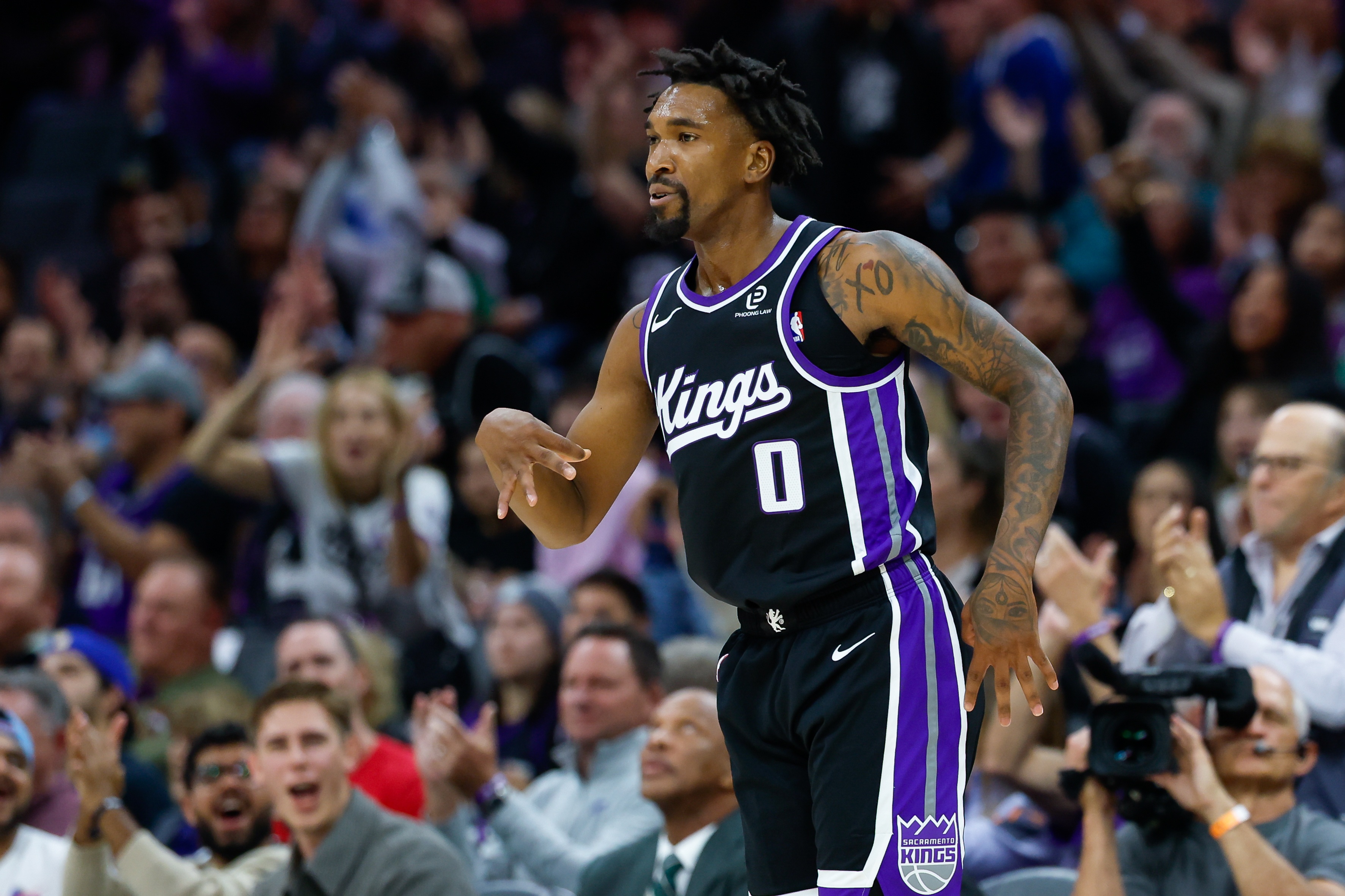 app下载-大将军回归！蒙克半场替补15分钟 5中5&amp;三分3中3贡献13分