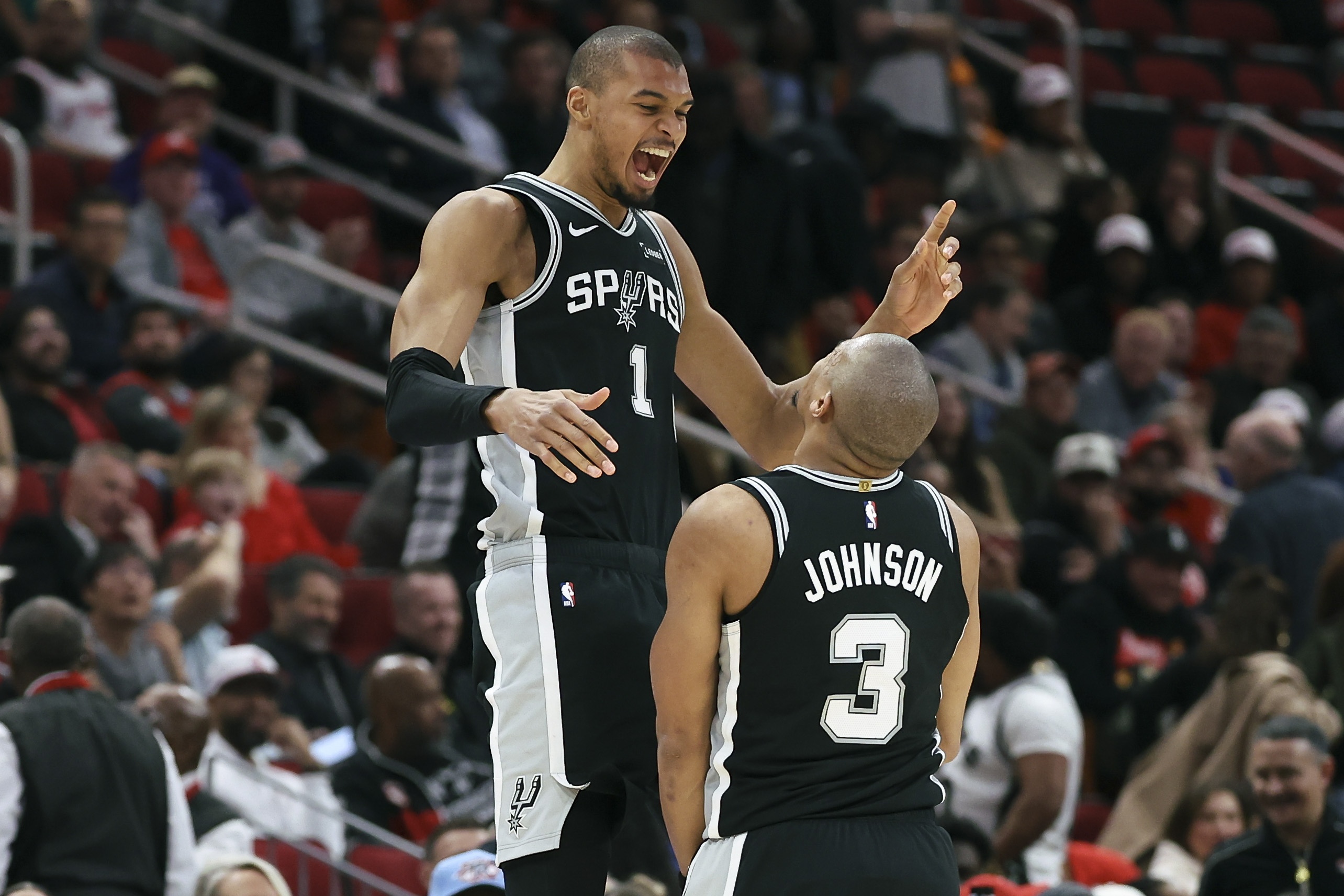 kaiyun 官网-文班亚马：奥利尼克在进攻端极具眼光 他的建议值得我信赖