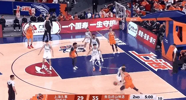 app下载-怀特塞德接球双手拉框暴扣，张镇麟对抗后撤步跳投命中