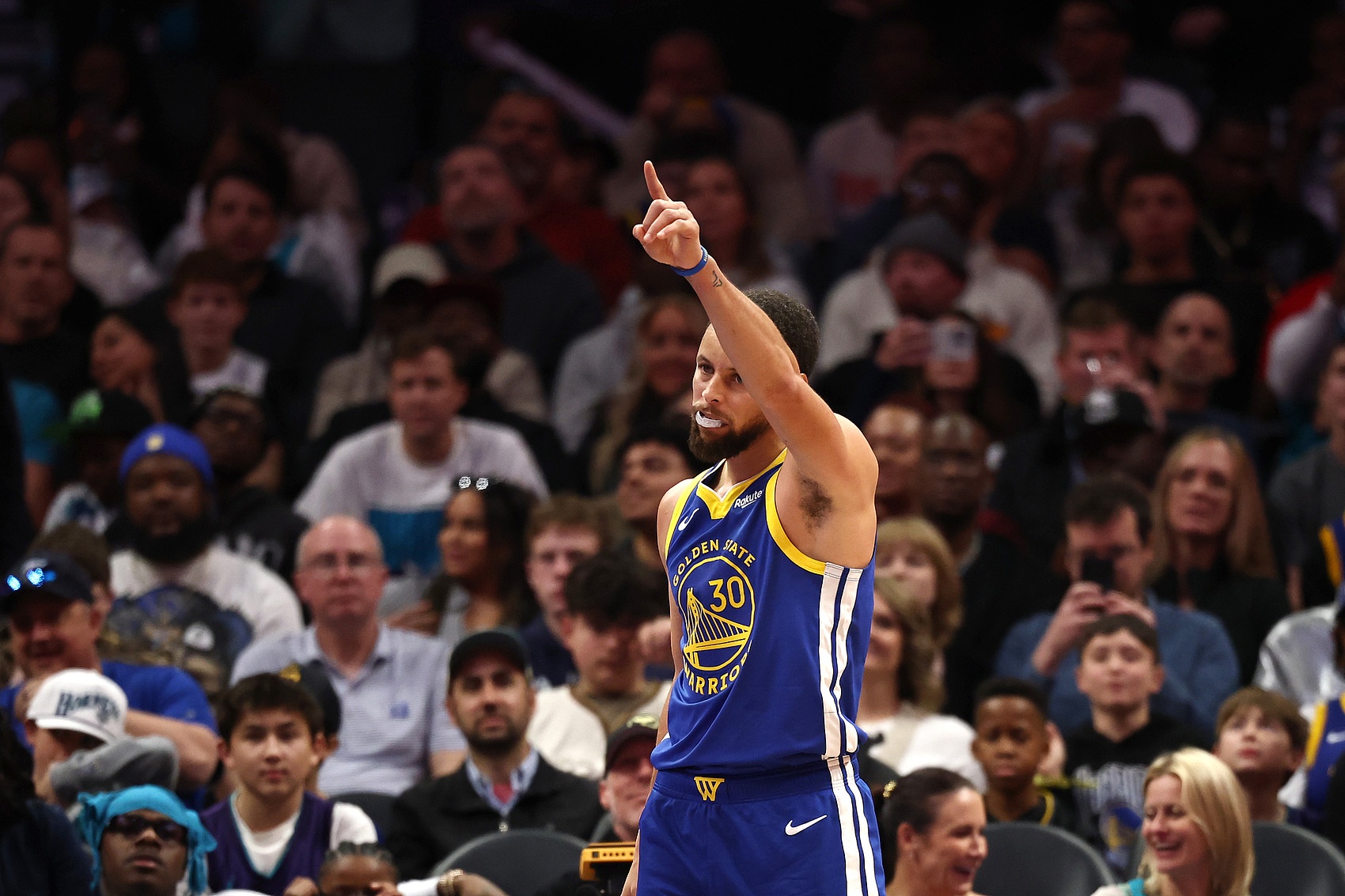 app下载-勇士让库里小伤大养&amp;直接报销是对的 这赛季唯一重要的是抽乐透签